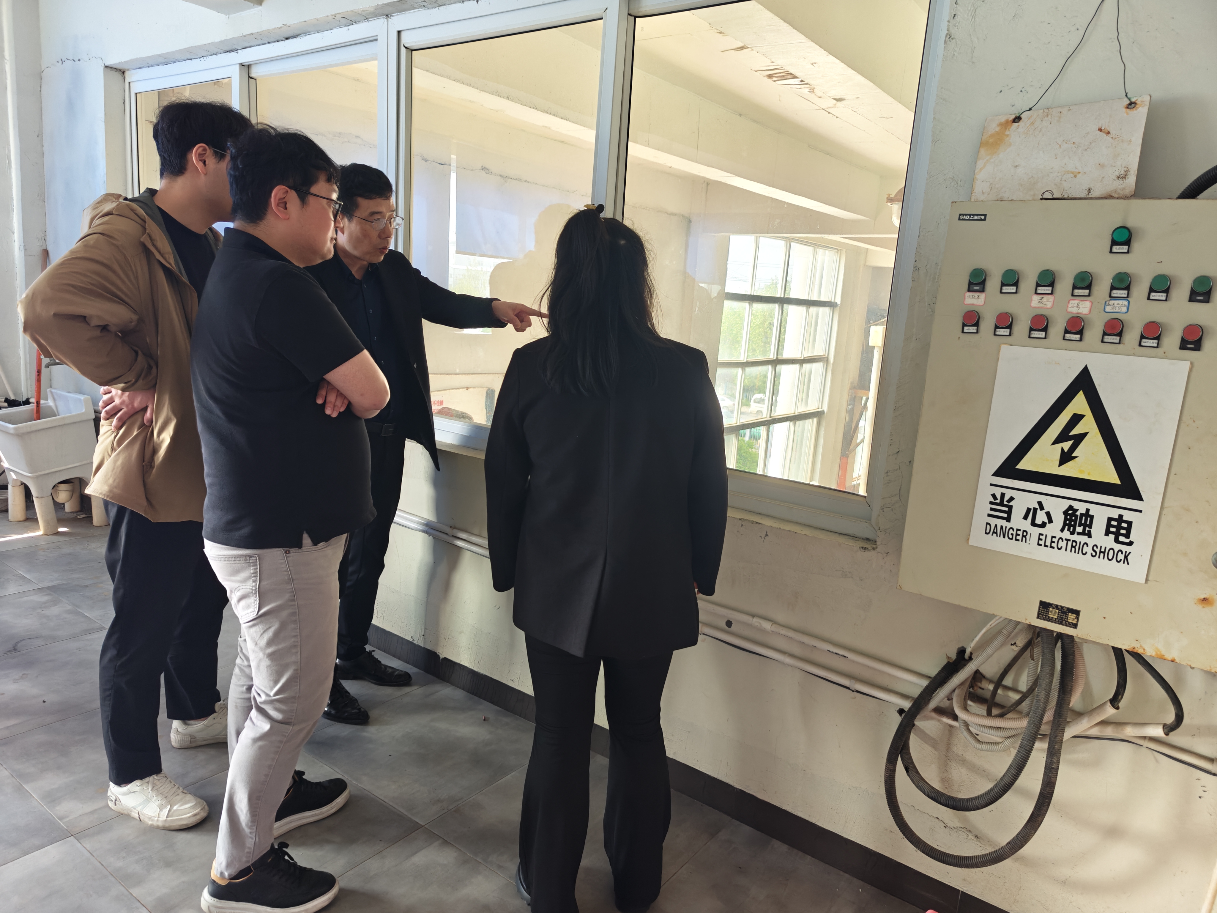 五載同行電子行業(yè)巨頭再訪湖南江海，深化氯化銨戰(zhàn)略合作